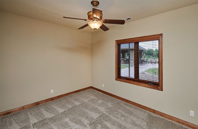 9127 NW 72nd Circle, Johnston, IA 50131