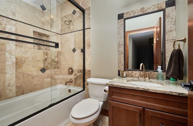 9127 NW 72nd Circle, Johnston, IA 50131