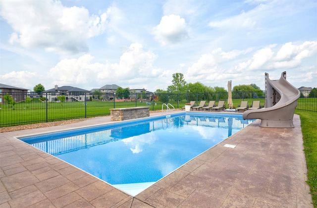 9127 NW 72nd Circle, Johnston, IA 50131