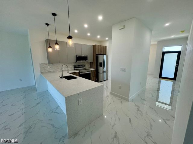1208 NW 25th PL, Cape Coral, FL 33993