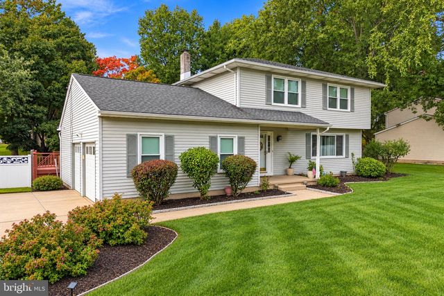 1071 HUGHES DR, Hamilton, NJ 08690