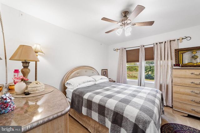 1071 HUGHES DR, Hamilton, NJ 08690