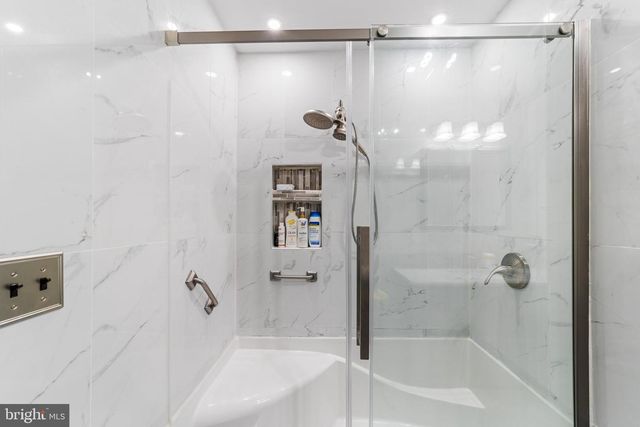 1071 HUGHES DR, Hamilton, NJ 08690