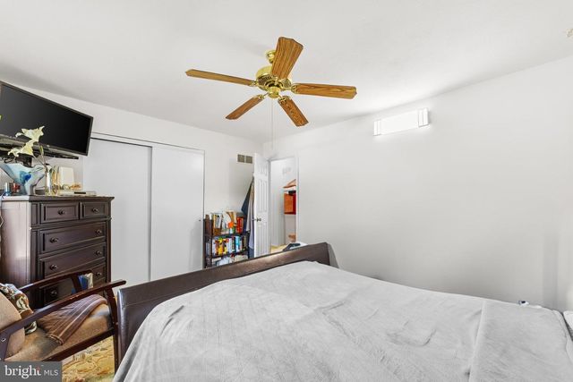 1071 HUGHES DR, Hamilton, NJ 08690