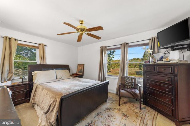 1071 HUGHES DR, Hamilton, NJ 08690