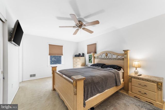 1071 HUGHES DR, Hamilton, NJ 08690