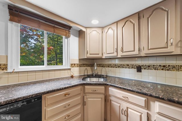 1071 HUGHES DR, Hamilton, NJ 08690