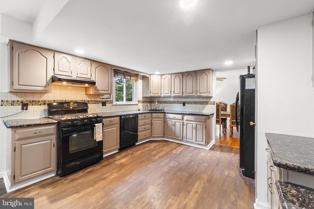 1071 HUGHES DR, Hamilton, NJ 08690