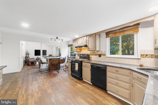 1071 HUGHES DR, Hamilton, NJ 08690