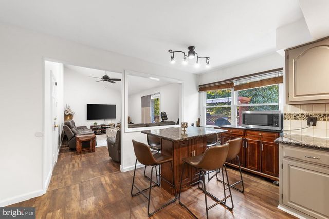 1071 HUGHES DR, Hamilton, NJ 08690