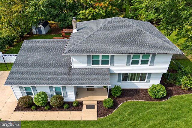 1071 HUGHES DR, Hamilton, NJ 08690