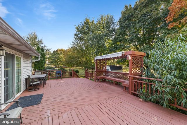 1071 HUGHES DR, Hamilton, NJ 08690