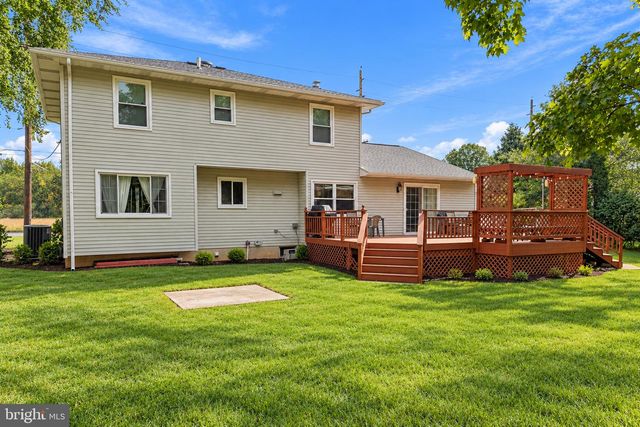 1071 HUGHES DR, Hamilton, NJ 08690