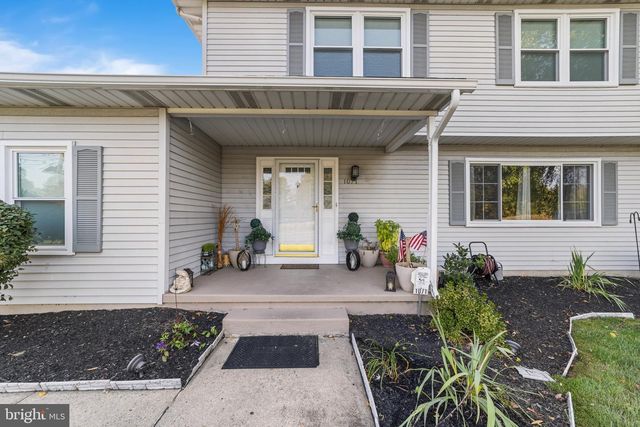 1071 HUGHES DR, Hamilton, NJ 08690