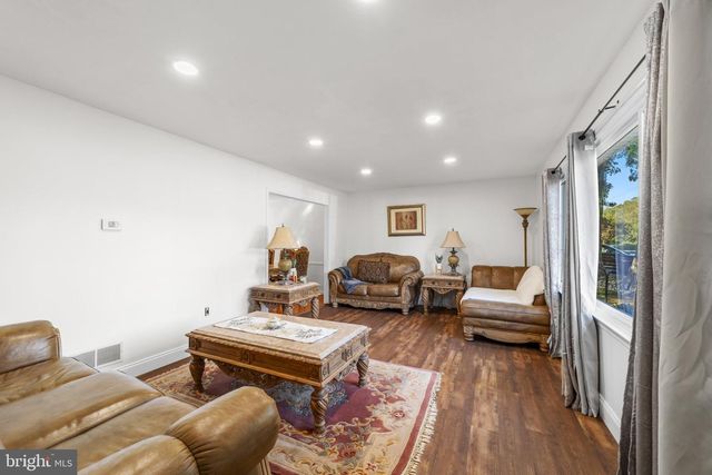 1071 HUGHES DR, Hamilton, NJ 08690
