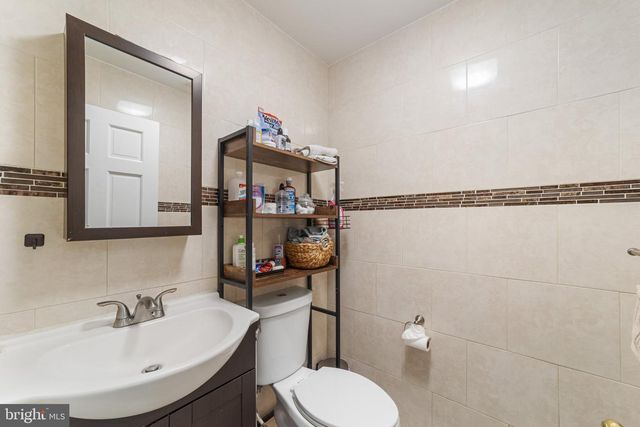 1071 HUGHES DR, Hamilton, NJ 08690