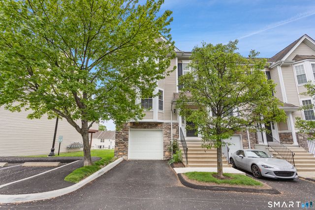 701 Sienna Drive 701, Danbury, CT 06810
