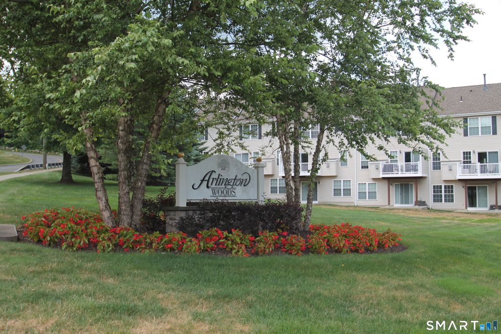 701 Sienna Drive 701, Danbury, CT 06810