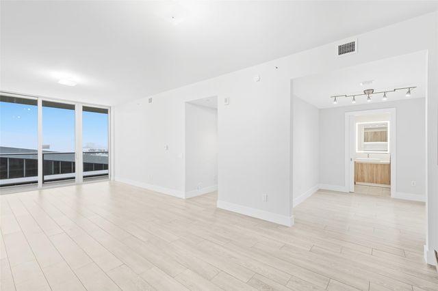 2960 NE 207th St 1108, Miami, FL 33180