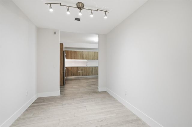 2960 NE 207th St 1108, Miami, FL 33180