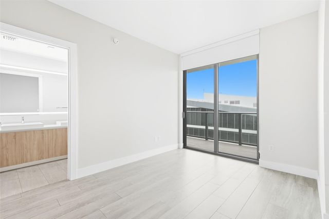 2960 NE 207th St 1108, Miami, FL 33180