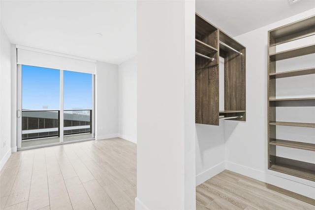 2960 NE 207th St 1108, Miami, FL 33180