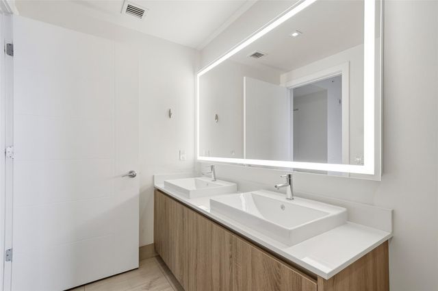 2960 NE 207th St 1108, Miami, FL 33180