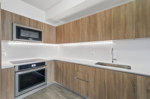 2960 NE 207th St 1108, Miami, FL 33180