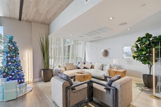 2960 NE 207th St 1108, Miami, FL 33180