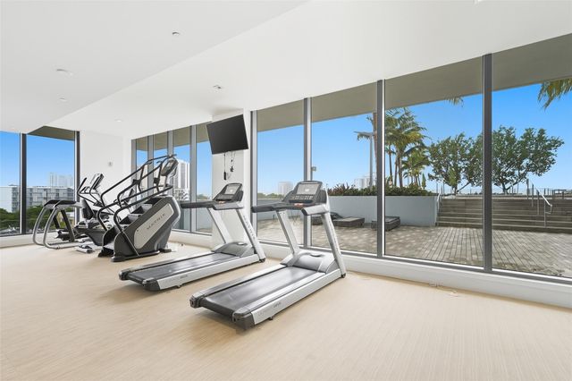 2960 NE 207th St 1108, Miami, FL 33180