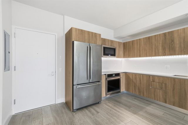 2960 NE 207th St 1108, Miami, FL 33180