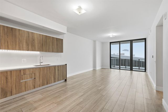 2960 NE 207th St 1108, Miami, FL 33180