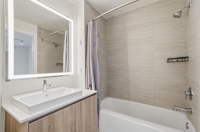 2960 NE 207th St 1108, Miami, FL 33180