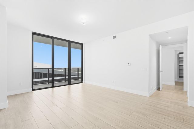 2960 NE 207th St 1108, Miami, FL 33180