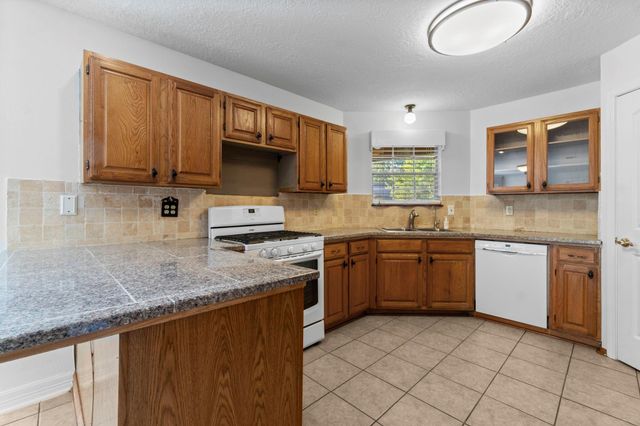 11841 Lakeview Manor Drive, Willis, TX 77318
