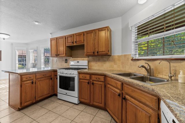 11841 Lakeview Manor Drive, Willis, TX 77318