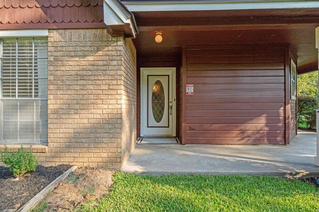 11841 Lakeview Manor Drive, Willis, TX 77318