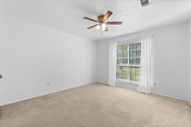 11841 Lakeview Manor Drive, Willis, TX 77318