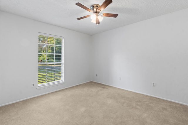 11841 Lakeview Manor Drive, Willis, TX 77318