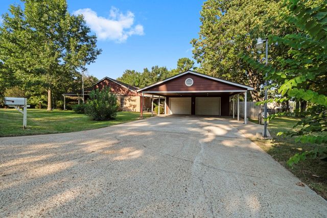 11841 Lakeview Manor Drive, Willis, TX 77318