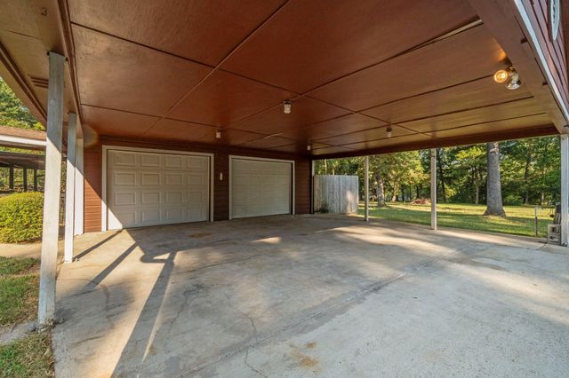 11841 Lakeview Manor Drive, Willis, TX 77318