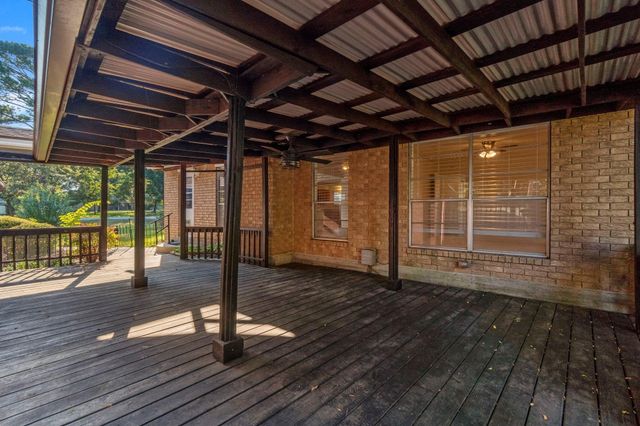 11841 Lakeview Manor Drive, Willis, TX 77318