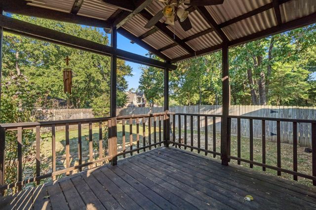 11841 Lakeview Manor Drive, Willis, TX 77318