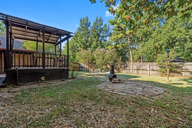 11841 Lakeview Manor Drive, Willis, TX 77318