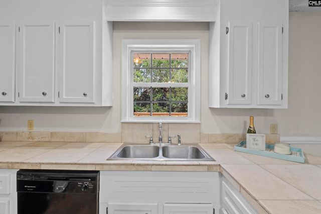1015 Starcrest Road, West Columbia, SC 29172