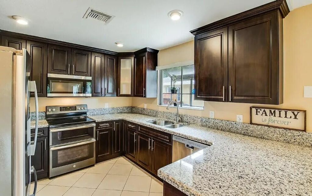 1251 Rowayton Circle, Wellington, FL 33414