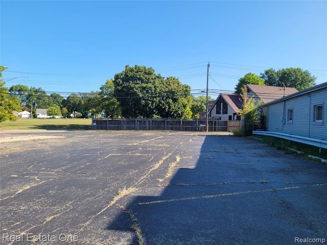228 W Walton Boulevard, Pontiac, MI 48340