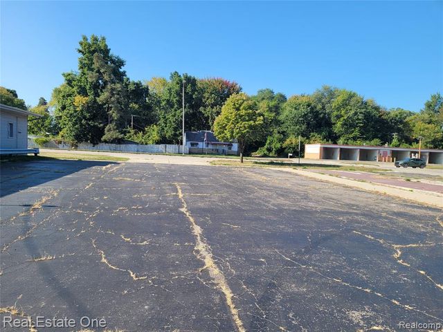 228 W Walton Boulevard, Pontiac, MI 48340