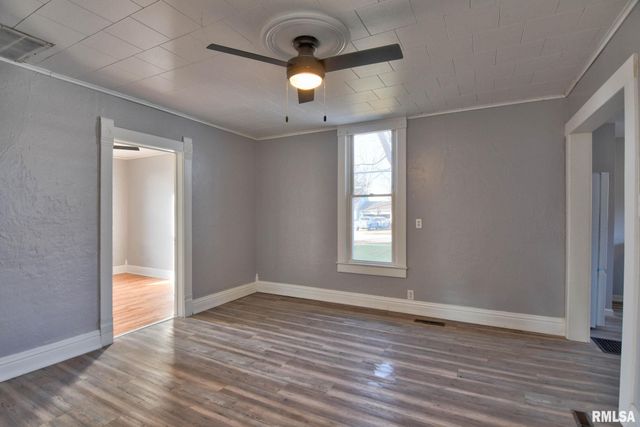 614 VIRGINIA Avenue, Taylorville, IL 62568