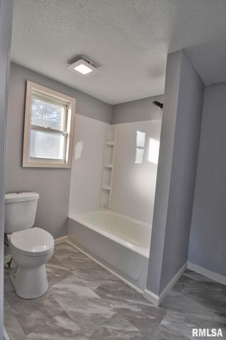 614 VIRGINIA Avenue, Taylorville, IL 62568